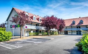 Hotel Campanile Saint-arnoult  3*